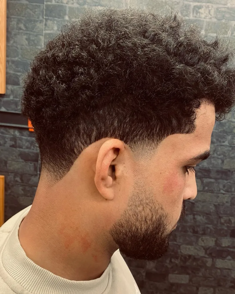 Getrimde en gevormde baard bij FreshAgain Barbers